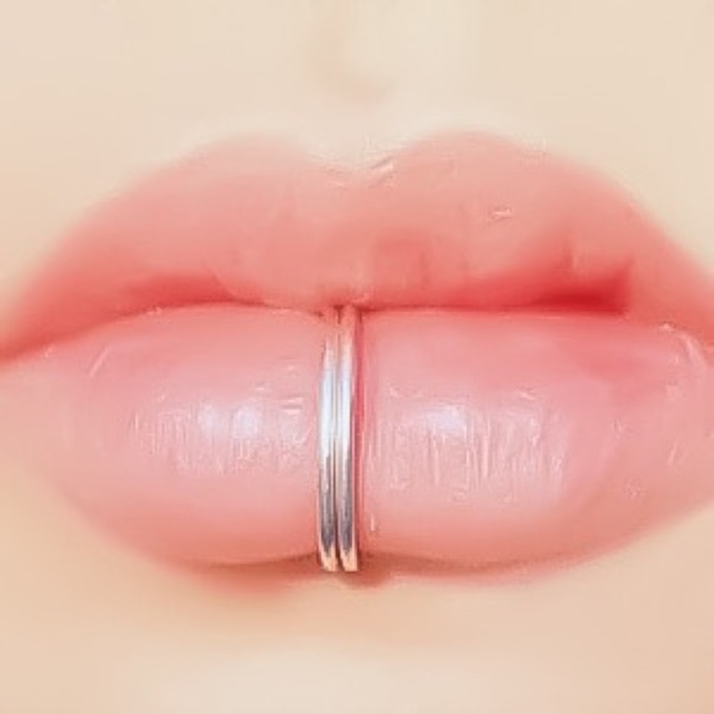 ✔︎𝗳𝗶𝗿𝗺✔︎ 3 x fake/faux lip ring non pierced, clips on